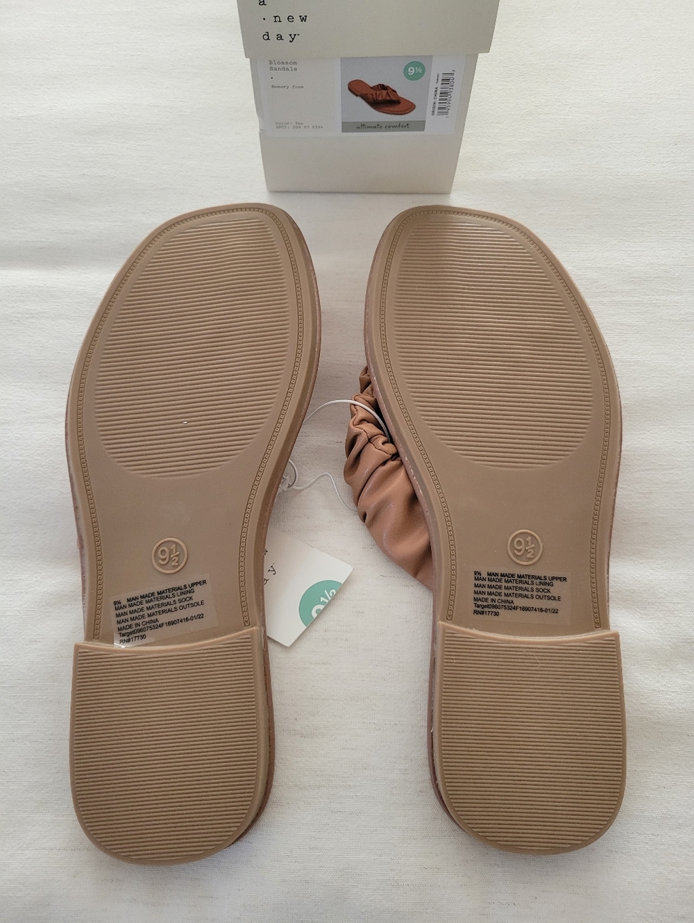 a new day Ruched Toe-Loop Sandal in Taupe 9.5 - Picture 3 of 6